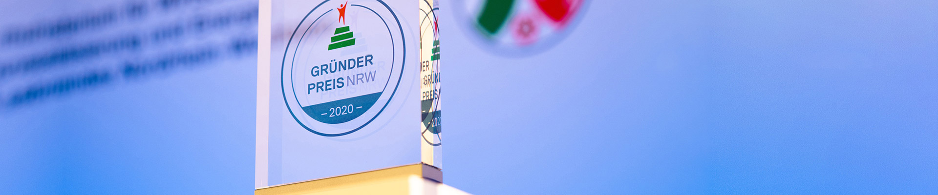 Pokal des GRÜNDERPREIS NRW 2020