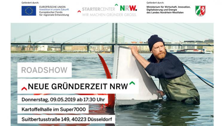 Mann steht im Wasser, davor Schriftzug Roadshow Neue Gründerzeit NRW.