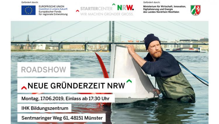 Mann steht im Wasser, davor Schriftzug Roadshow Neue Gründerzeit NRW.