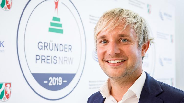 Rimasys Gründer lächelt.